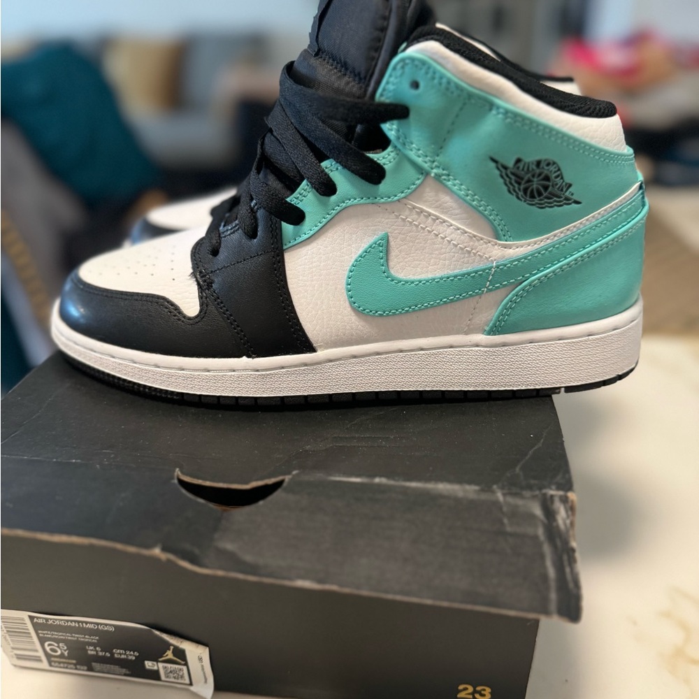 Air Jordan 1 Mid